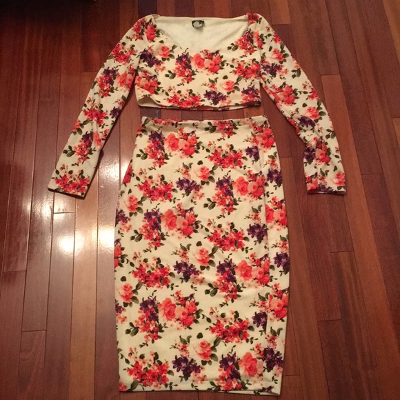 Va Va Voom Dresses & Skirts - Va va Voom 2 piece skirt/top